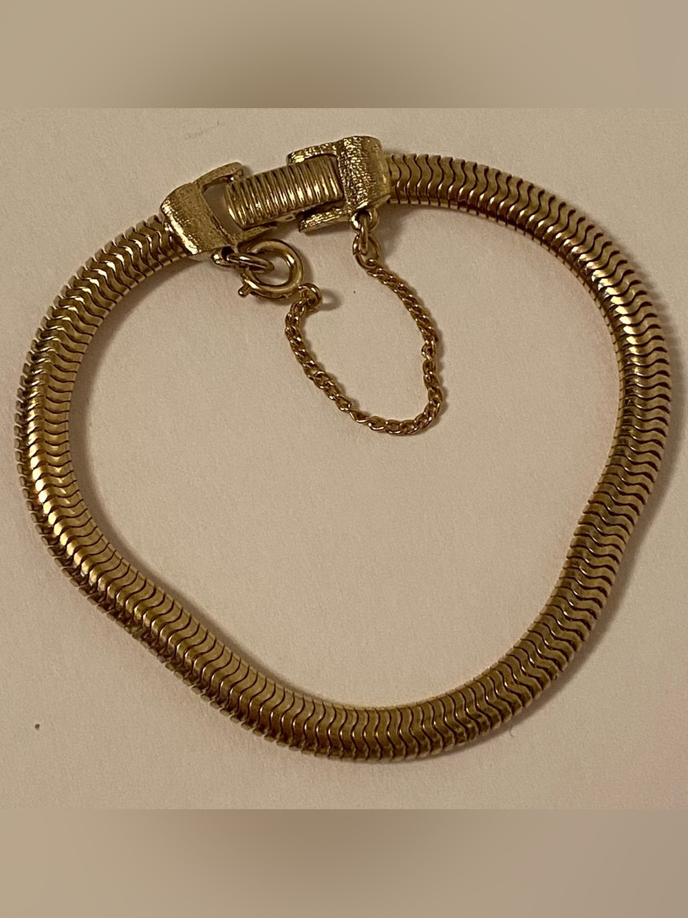 GOLDETTE NY BRACELET VINTAGE GOLD MESH SAFETY CHAIN FOLD-OVER CLASP 7.5” USA